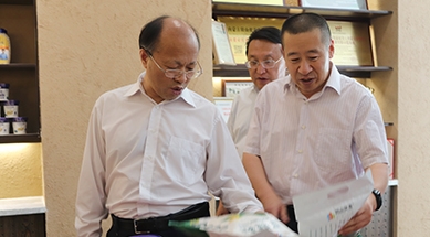 內(nèi)蒙古自治區(qū)政協(xié)黨組書記、主席李秀領(lǐng)考察、調(diào)研我公司